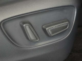 パワーシート搭載。微妙な調整が手軽にでき、ピッタリのポジションで運転することが可能です。