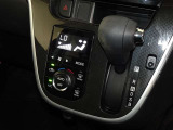 車内を快適に、オートエアコンを装備しています。