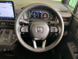 インテリアに合わせたデザインのステアリングは、運転される方のことも考え、運転しやすい形状、大きさです。是非一度、実際に触ってお確かめください。