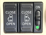 【両側パワースライドドア】スマートキーや運転席のスイッチで後席両側スライドドアの開閉が可能♪電動だから力を入れてドアを開ける必要が無く、小さなお子様でも簡単に開け閉めでき快適です♪