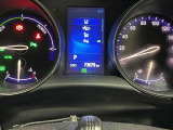 視認性に優れたメーターを採用しており、走行中でも車速や情報が分かりやすく表示されます。運転時の視線移動をむりのない範囲に抑え、快適で安心感のあるドライブをサポートします。
