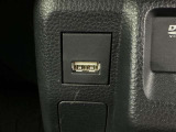 充電用USB端子付き。スマートフォンなどの充電に便利です。