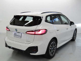 どの角度からもBMWのフォルムが際立ちます。