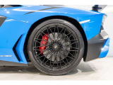 Red brakes calipers