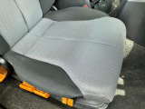 運転席座面にヘタリがあります