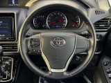 【純正革巻きステアリング】上質な革を使用することで、手にしっかり馴染みとても運転しやすいハンドルです♪