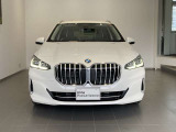 BMW代表的な特徴のキドニーグリル。BMWのすべてのモデルに採用され、BMWらしさを強調しております。