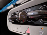 【プッシュスタート】プッシュスタートの最大のメリットは「防犯対策」です。スマートキーと車のIDが合致しないとエンジンは始動させることができません。