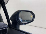 ウインカーミラーにはBSM(ブラインドスポットモニター)を搭載。隣を走る車両が死角に入るとLEDインジケーターを点灯。また、ウィンカーを出すとインジケーターも光って点滅!注意を促してくれます