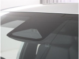 サポカーSとは、衝突被害軽減ブレーキに加えて、高齢者に多いと言われている踏み間違い事故防止をサポートする機能です。詳しくは販売店スタッフまでおたずねください。
