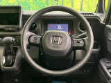 インテリアに合わせたデザインのステアリングは、運転される方のことも考え、運転しやすい形状、大きさです。是非一度、実際に触ってお確かめください。