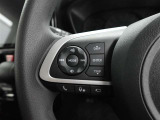ステアリングスイッチ付き。手を離さずにさまざまな操作が可能です。