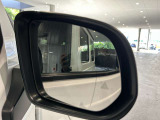 視認性が高い純正ミラーを採用しております。安全に運転が出来る様、一つ一つの部品に拘っているのがメルセデス・ベンツです。