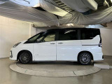 両側パワースライドドア付きだから、狭い駐車スペースなどでの 乗り降りラクラク!小さなお子さまのいるご家庭には嬉しい装備。