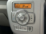 ★エアコンはオートタイプが装着済みです!オートモードにしておけば、車内温度を設定するだけで風の料や吹き出し口の切り替えを機械が行ってくれます!一年中快適な環境を作れますよ♪