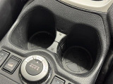 実はこのドリンクホルダーはエアコンと繋がっていて、冷房機能の風を利用してアイスなドリンクを保冷しておくことだってできるんです。