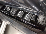 シートヒータや、ワンタッチでドアミラーの格納が可能です!狭い車庫や立体駐車場などにオススメ!