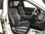 運転席は、運転中の視線移動や動作を抑えられるよう設計!直感的な運転ができるようになっています。まさにドライビングのための空間です。