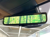 【デジタルインナーミラー】後席の大きな荷物や同乗者で後方が確認しづらい時でも安心!カメラが撮影した車両後方の映像をルームミラー内に表示。クリアな視界で状況の確認が可能です!