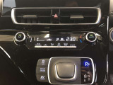 オートエアコンを装着しておりますので車内をお好みの快適な温度に保つことが可能です!