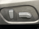 【パワーシート】スイッチ一つで簡単にシートの微調整が可能!電動だから力もいりません!快適なシートポジションにセットして、快適なドライブをお楽しみください。