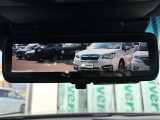 【デジタルインナーミラー(トヨタ)】車両後方カメラの映像をルームミラーに映すことが出来ます。 そのため、後席に人や荷物があって後方が見えづらい場合でもしっかり視界を確保することが出来ます。