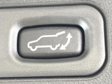 【パワーバックドア】スマートキーや運転席のボタンを押すだけでリアゲートが自動で開閉します!荷物を持っている時や、高い位置にあるバックドアを閉める際に便利な機能です♪