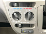 寒い冬も暑い夏も全席に快適な空調を届けてくれる、ダイヤル式エアコンを装備♪