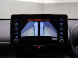 パノラミックビューモニター付きです。車両を上から見たような映像をディスプレイオーディオ画面に表示。運転席からの目視だけでは見にくい、車両周辺の状況をリアルタイムでしっかり確認できます。