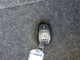 スマートキーをポケットやカバンに入れておくだけでドアの施錠・開錠やエンジンスタートの操作が簡単です!