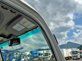 運転席ドア開口部ウェザーストリップが剥がれています。