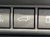 【パワーバックドア】スマートキーや運転席のボタンを押すだけでリアゲートが自動で開閉します!荷物を持っている時や、高い位置にあるバックドアを閉める際に便利な機能です♪