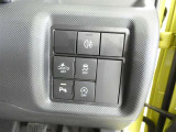 Aマークのスイッチはアイドリングストップ機能のON,OFF切替スイッチです。信号待ち等で停車時に一時的にエンジンを止めます、燃費向上に貢献しています。