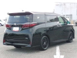 明るく広々、落ち着いた店内では、中古車のご検討・ご購入のほか、携帯電話(au)の購入等、様々なご相談に幅広く応えていきます♪