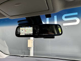 アラウンドビューモニターの表示や、後続車両の眩しいヘッドライトを軽減してくれます♪