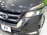 【LEDヘッドライト】悪天候や夜間走行時も良好な視界を確保し安心して運転できる高輝度LEDヘッドライトを装備!点灯速度が早く、消費電力も抑えられています。