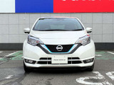 エンジンで充電してバッテリーに蓄電しモーターで走る。日産独自のパワートレーンe-POWER。滑らかな加速と優れた燃費性能が特徴です。