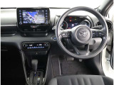 高いホールド性で運転姿勢が安定します。長距離ドライブでも疲れにくいのが魅力です。快適なドライビングライフをお送りください♪