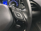 ステアリングスイッチは目線を大きく外すことなく操作できるので安全です