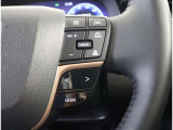 レーダークルーズコントロール(全車速追従機能付)付きです。車速に応じて追従支援してくれるので、ロングドライブも快適です。詳細は販売店スタッフまでおたずねください。
