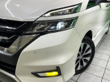【LEDヘッドライト】悪天候や夜間走行時も良好な視界を確保し安心して運転できる高輝度LEDヘッドライトを装備!点灯速度が早く、消費電力も抑えられています。
