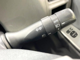 【オートライト】周りの明るさに応じて自動でヘッドライトの点灯・消灯ができる機能です!ライトの付け忘れ・消し忘れなどが無くなり、雨の日や夕方の走行も安心!トンネル通過時も便利ですね♪