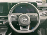 インテリアに合わせたデザインのステアリングは、運転される方のことも考え、運転しやすい形状、大きさです。是非一度、実際に触ってお確かめください。