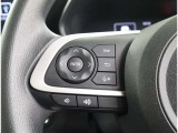 ステアリングスイッチ付き。前方から目を離すことなく操作することが可能です。