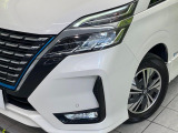 【LEDヘッドライト】悪天候や夜間走行時も良好な視界を確保し安心して運転できる高輝度LEDヘッドライトを装備!点灯速度が早く、消費電力も抑えられています。
