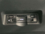 高速道路で便利な【ETC2.0】を装備しています。光ビーコン搭載で渋滞情報などナビゲーションと連動することで機能も充実いたします。他、観光施設に立ち寄るための高速料金割引サービス等もございます。