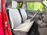 運転席シート廻りは使用感も少なく、良好な状態となっています。前オーナー様が丁寧に使っていたことがよくわかりますね。