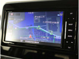 純正ナビを装備。タッチパネル式で使いやすく、お出かけもラクラクです。