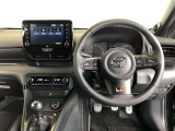 機能的なインパネはスイッチ類の操作性も良好!本革巻きのステアリングホイールには「GR」ロゴをあしらっており特別感を堪能できます!