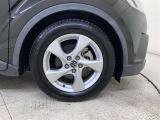 純正のアルミホイール装着。タイヤサイズは215/60R17